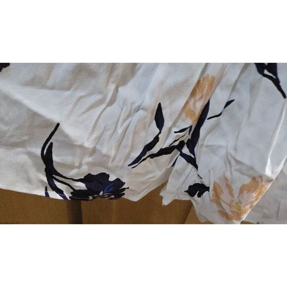 Forever 21 Floral Sleeveless Button-Front Dress With Tiered Skirt & Tie Neckline - Picture 4 of 9